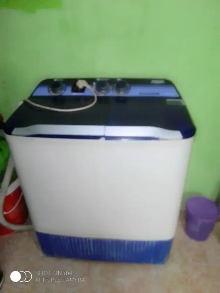Mesin cuci 2 tabung 8 kilo merek aqua