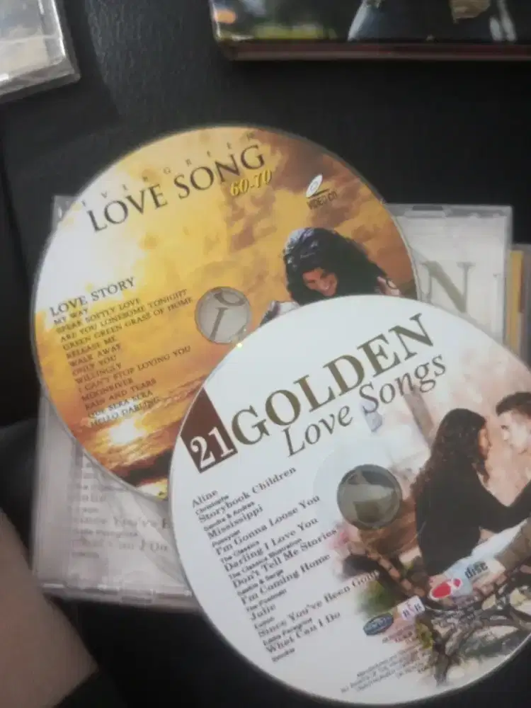 CD love songs ada isi 2 keping CD