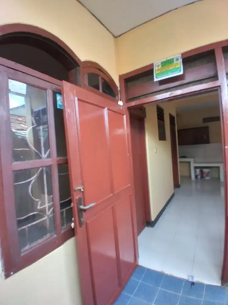 Kontrakan Rmh, 2 kmr tdur, Masuk Gang,Bbs Banjir.Bintara9, Sewa 1,2 jt