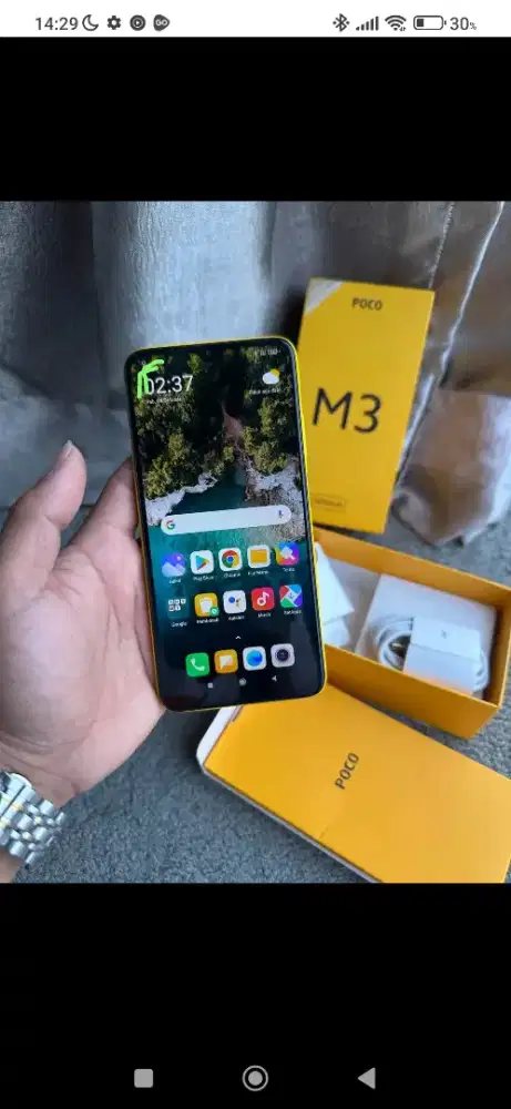 Poco m3 ram 6 2/128 min ada noda dikit atas