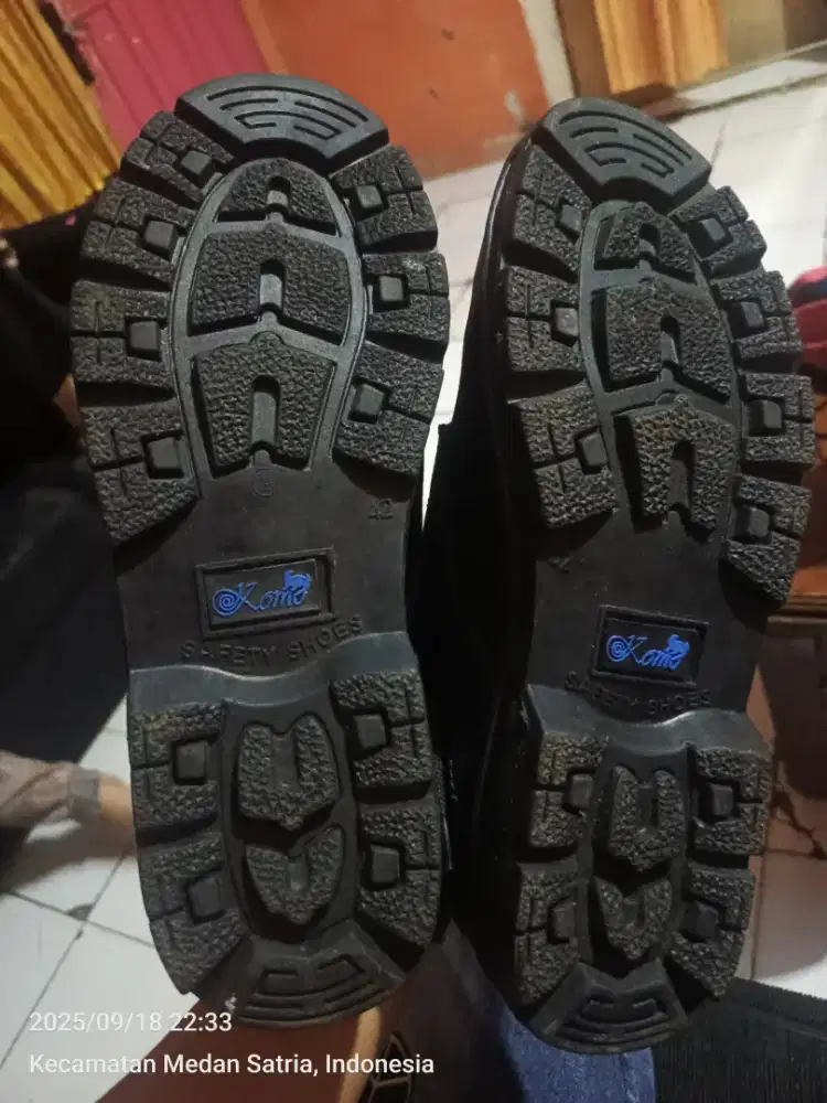 Sepatu komo asli ukuran 42