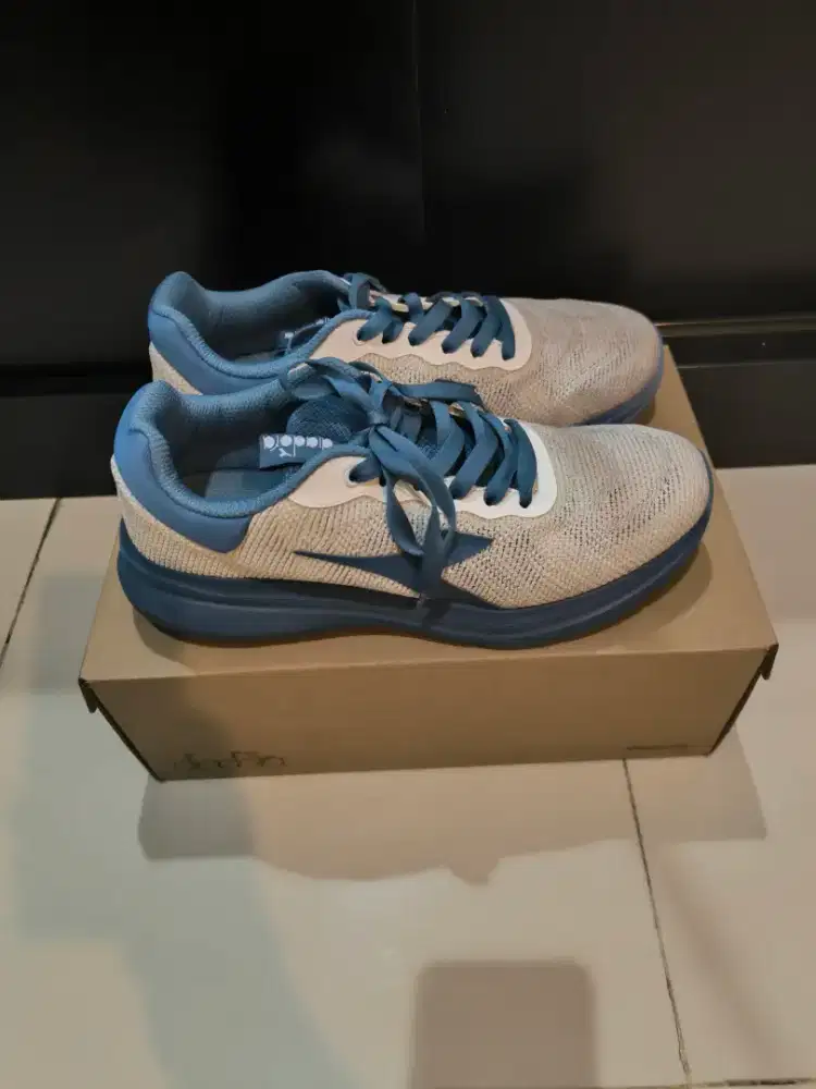 Sepatu Diadora Bekas Ukuran 42