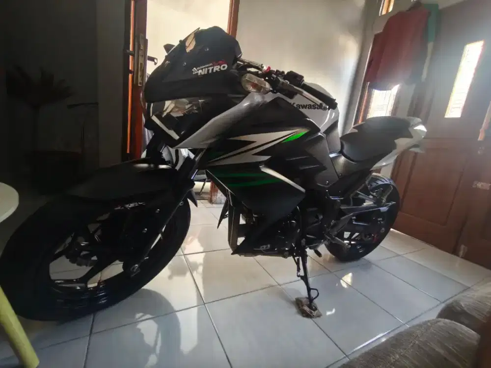 KAWASAKI Z250 PUTIH RETRO