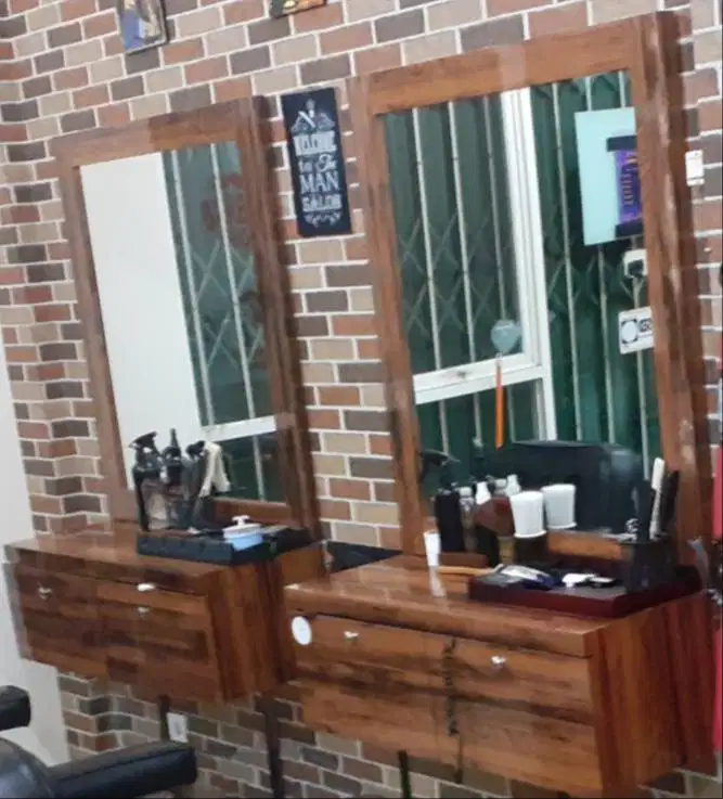 Dijual murah set kaca + laci barber