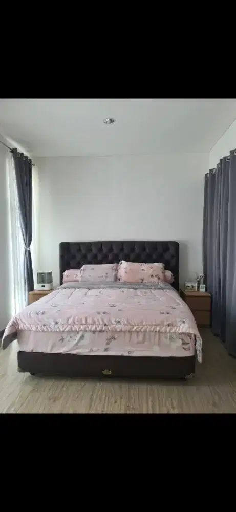 Jual Divan & Sandaran Lady Americana 180x200 Kondisi Bagus, Like New