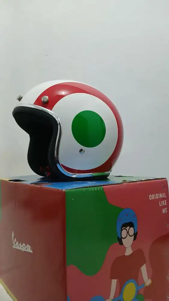Helm Vespa 100% Original with box masih mulus nego