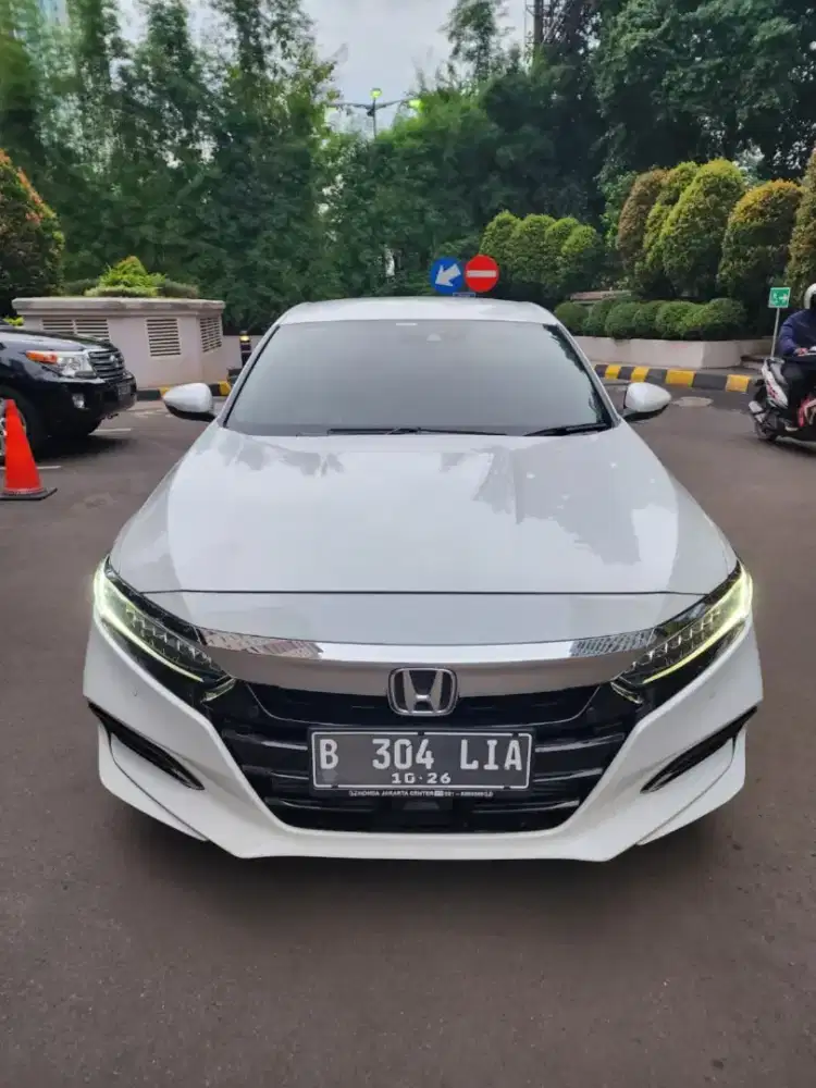Honda Accord Turbo 1.5 A/T Putih low km 15rb-an