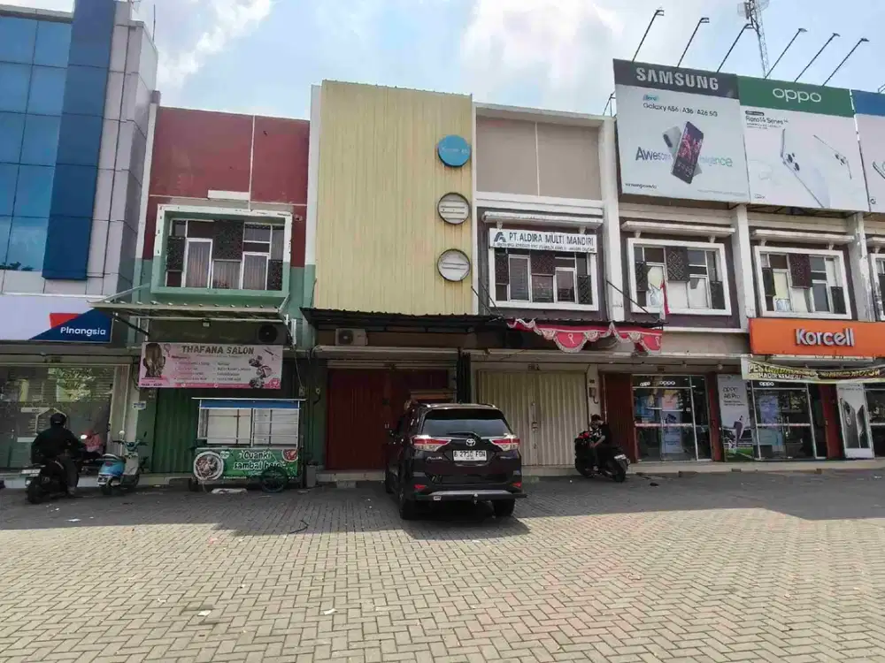 Sewa RUKO DJava 2,5 Lantai Full Renovasi.. Cocok Untuk Usaha Kulineran atau Perkantoran Posisi di depan Jalan Luas Parkiran nya..