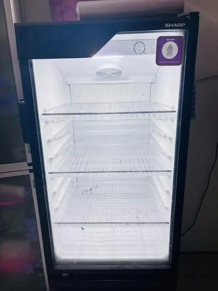 Showcase Sharp 150liter bekas