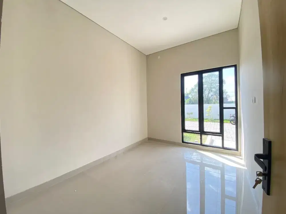 Huniah Mewah Dua Lantai Dekat UNS