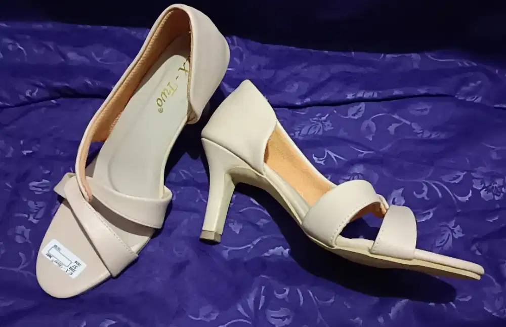 Heels wanita new