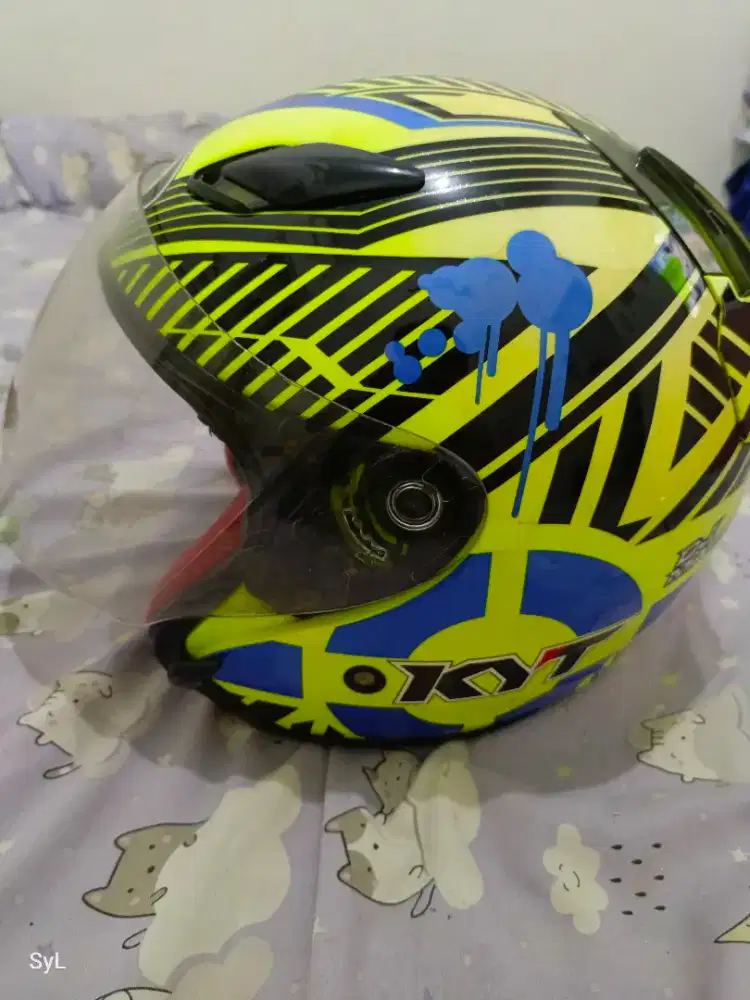 HELM SECOND KYT SIZE M