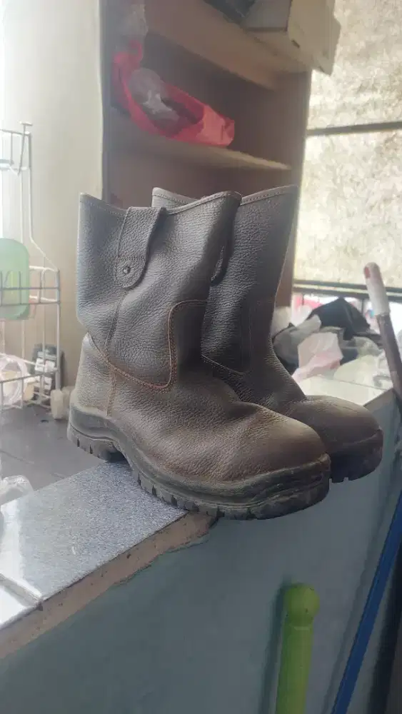 SEPATU BOT SAFETY RANGER UKURAN 40