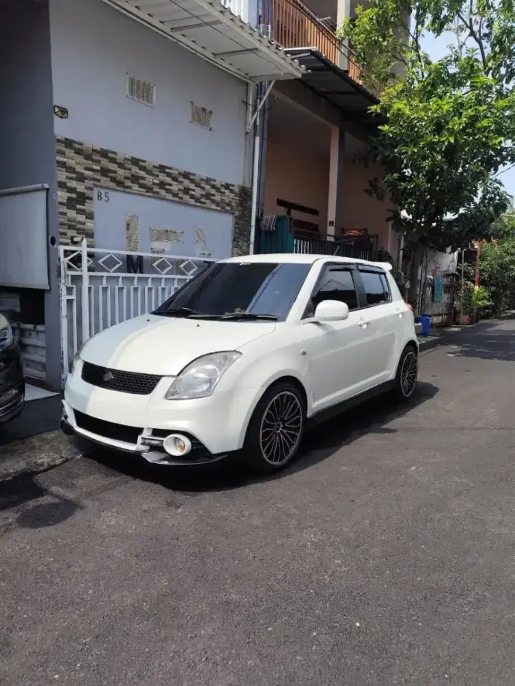 DI JUAL Suzuki Swift GT3-AT 2010 PUTIH