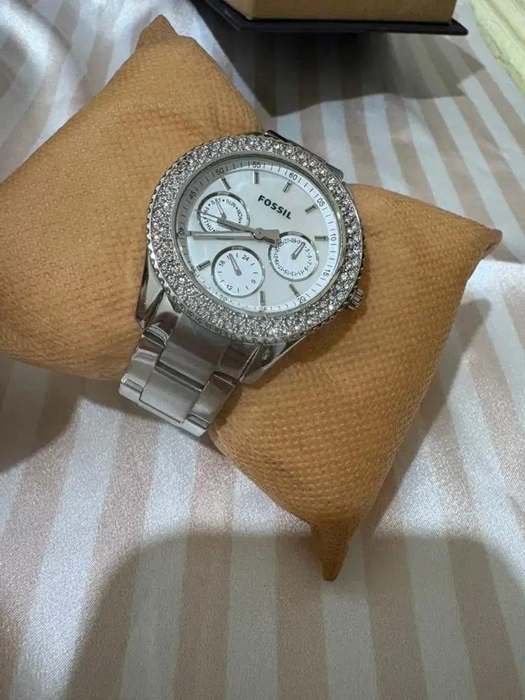 Preloved Jam Fossil Stella watch ES2860