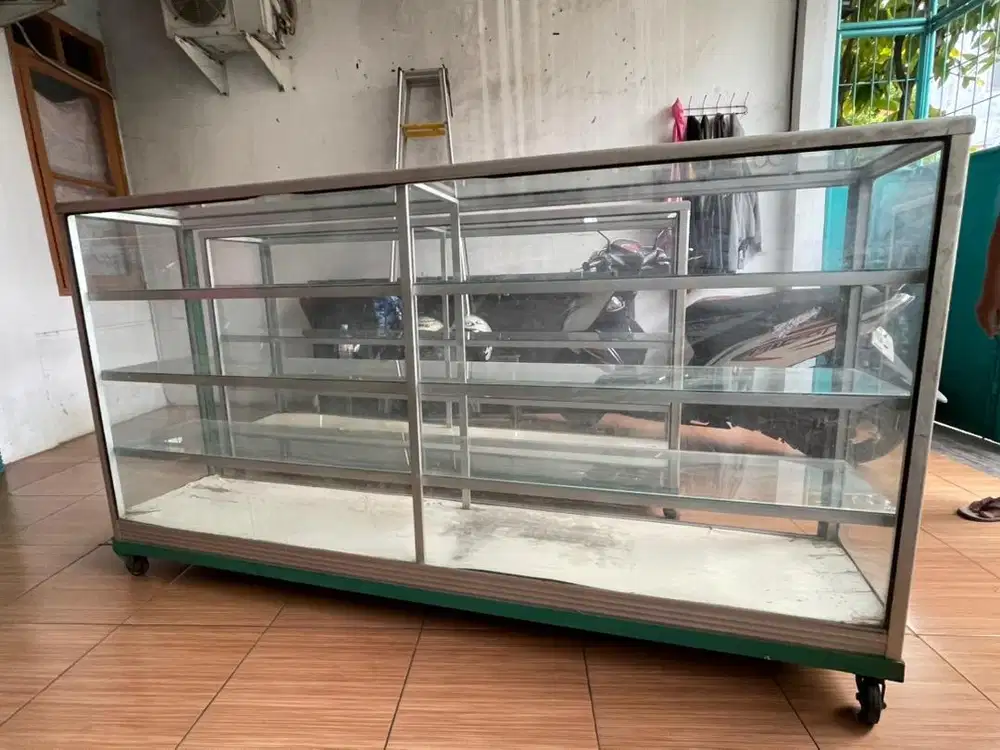 Etalase panjang 2 meter