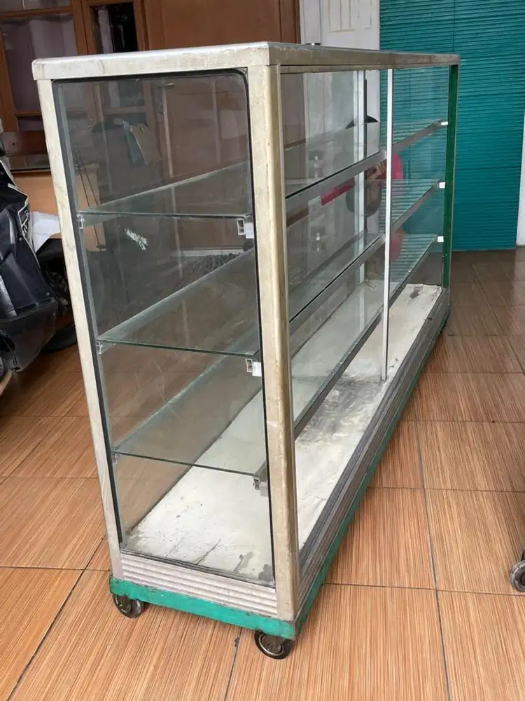 Etalase panjang 2 meter