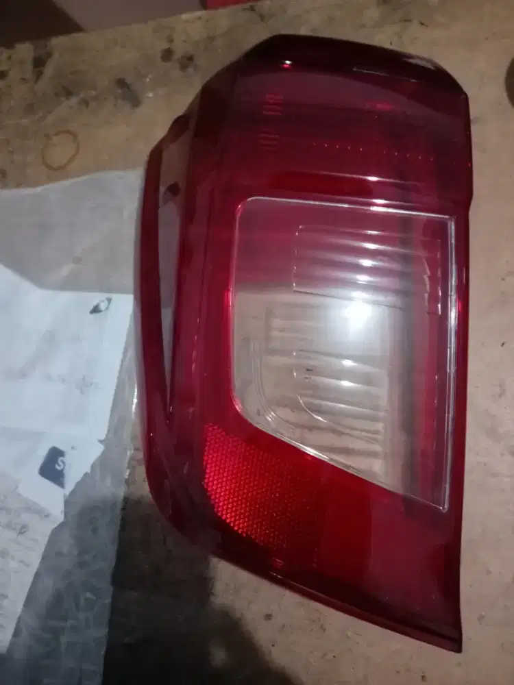 Mika kaca lampu stop calya sigra