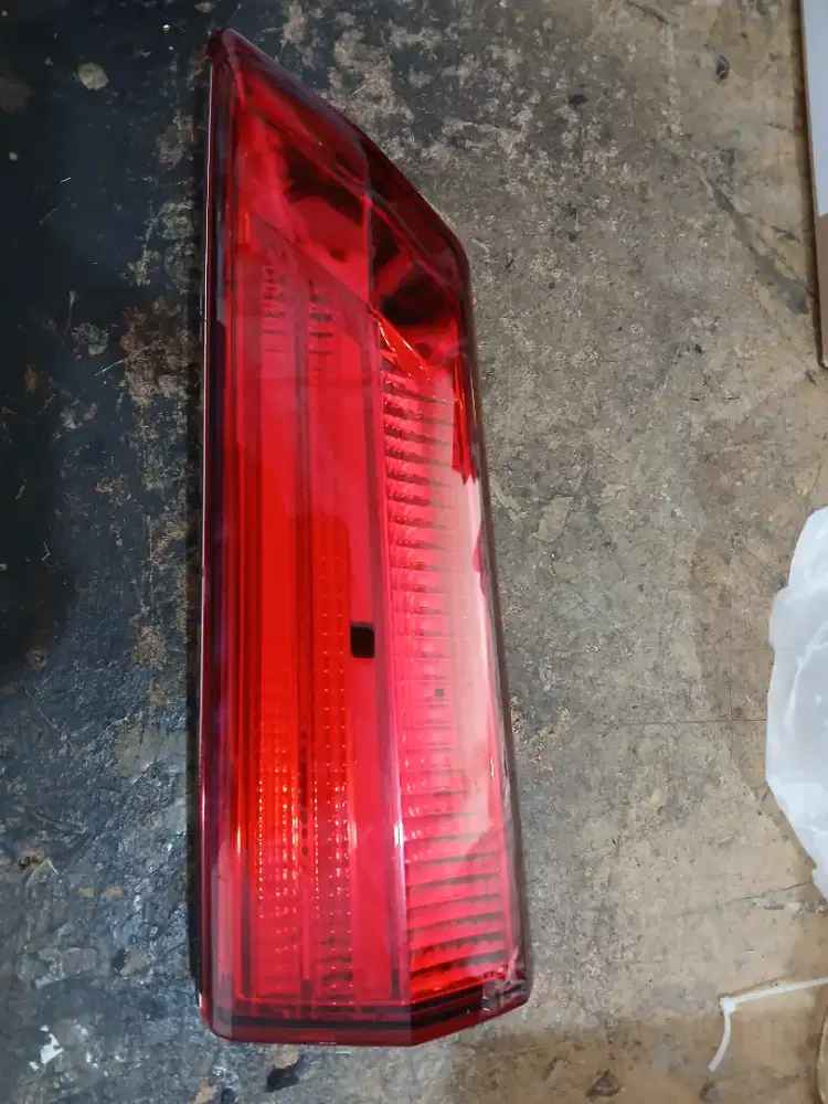 Lampu reflektor bagasi calya sigra