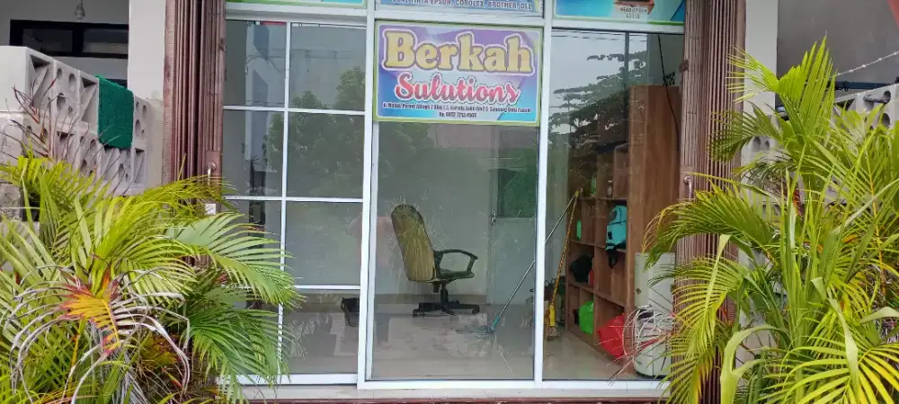 Dijual satu set rolling dood dan pintu kaca sleding cocok untuk kedai.