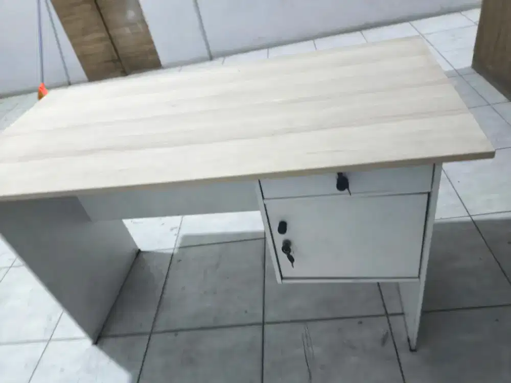 Meja Kantor 1200x600x720 cm