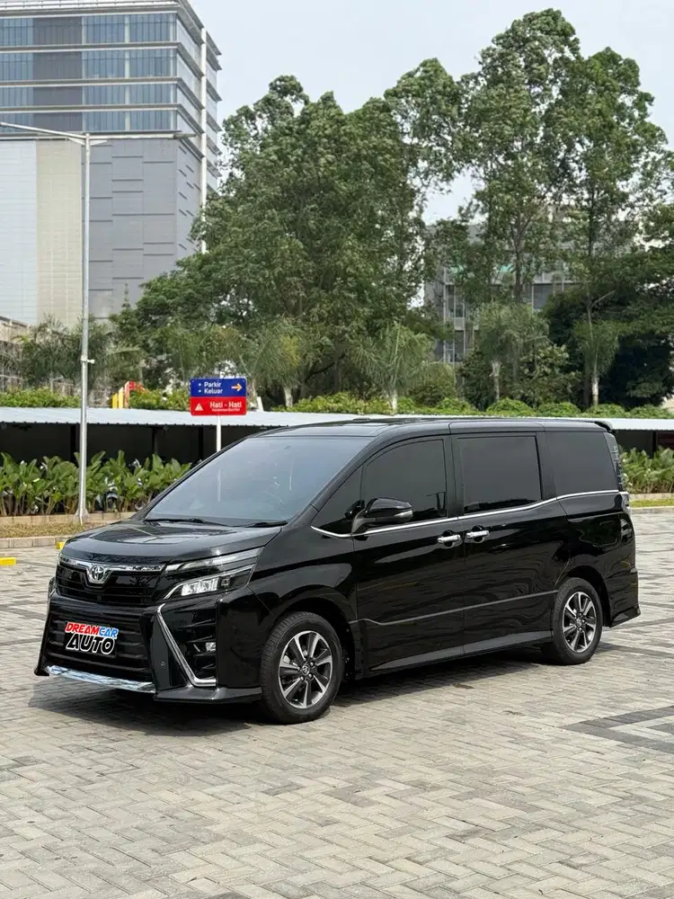 Toyota Voxy 2021 Bensin