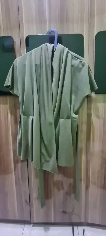 Atasan wanita warna matcha