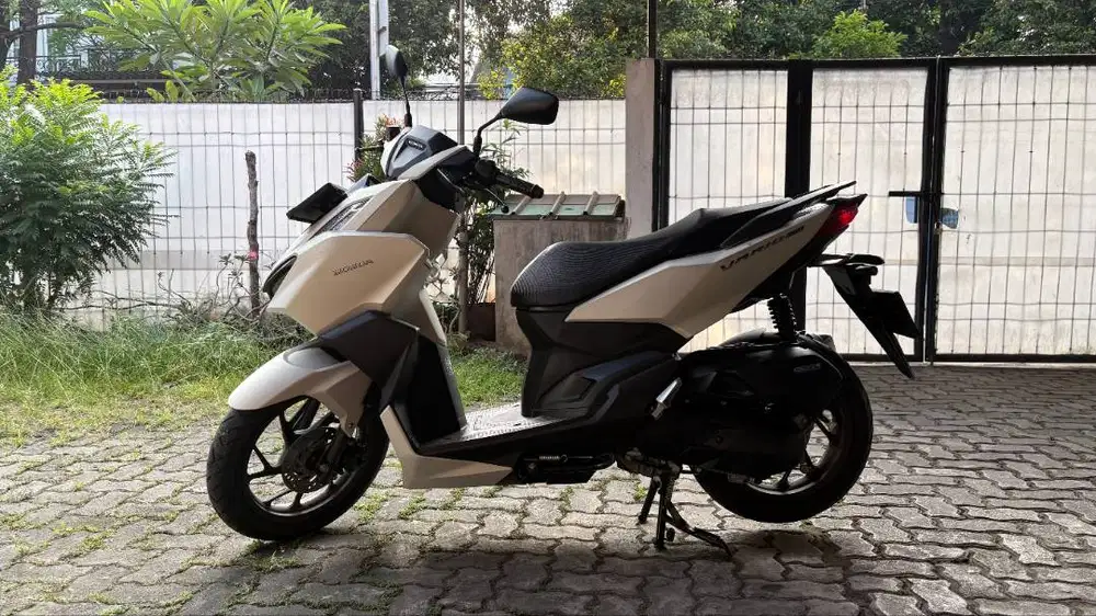 Honda Vario 160 CBS 2023 low km plat cantik