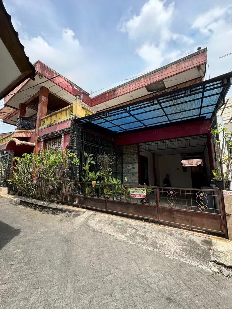 RUMAH KOST 2 LANTAI (1KM dari UGM)