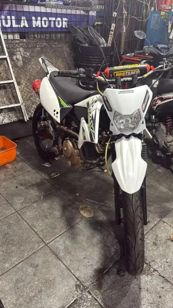 Motor custom D-Tracker Supermoto trail