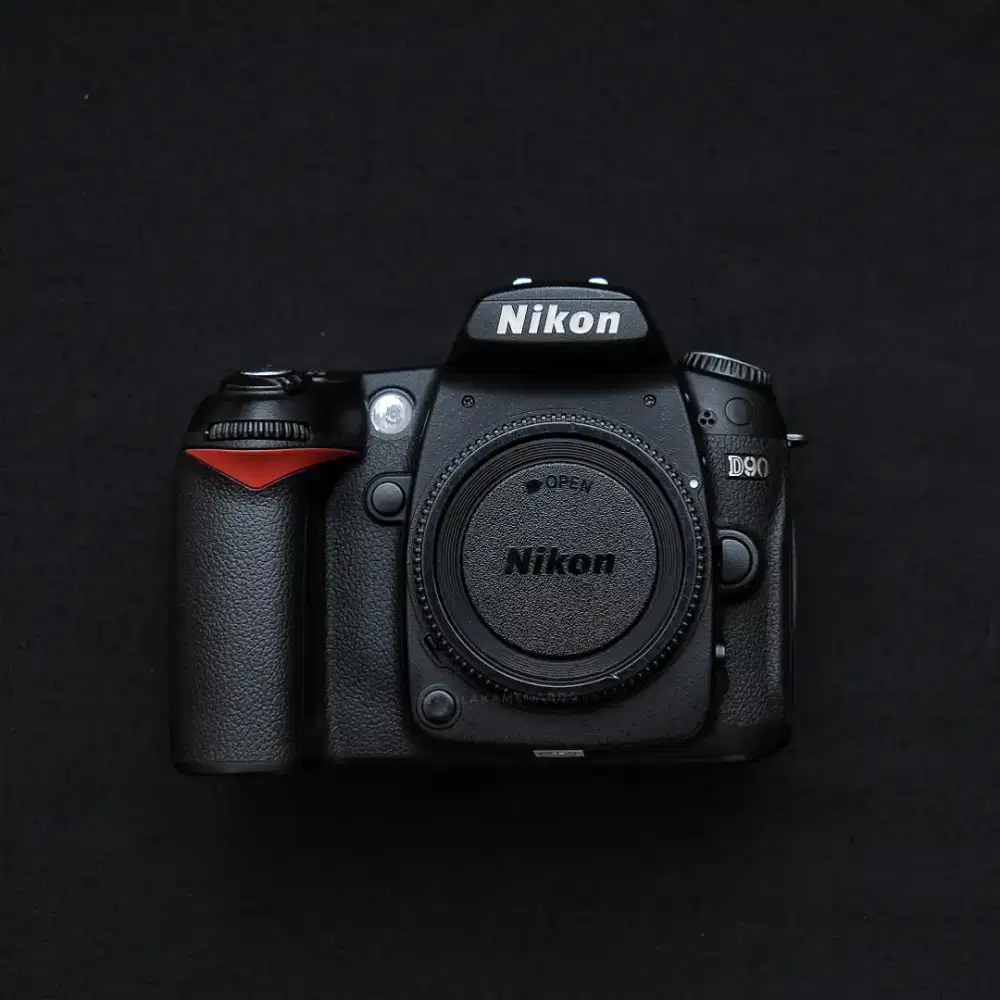 NIKON D90 BODY ONLY