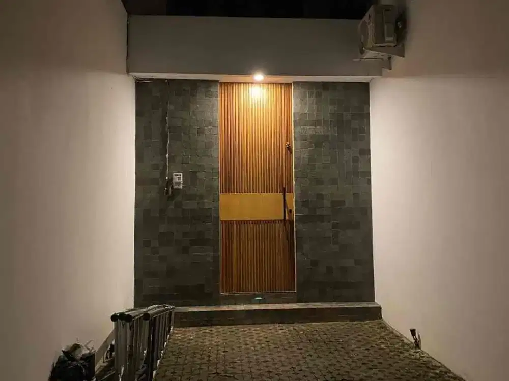 Di jual villa lantai 2 lokasi ubud ada 2 unit 
Dengan pemandangan view sawah abadi