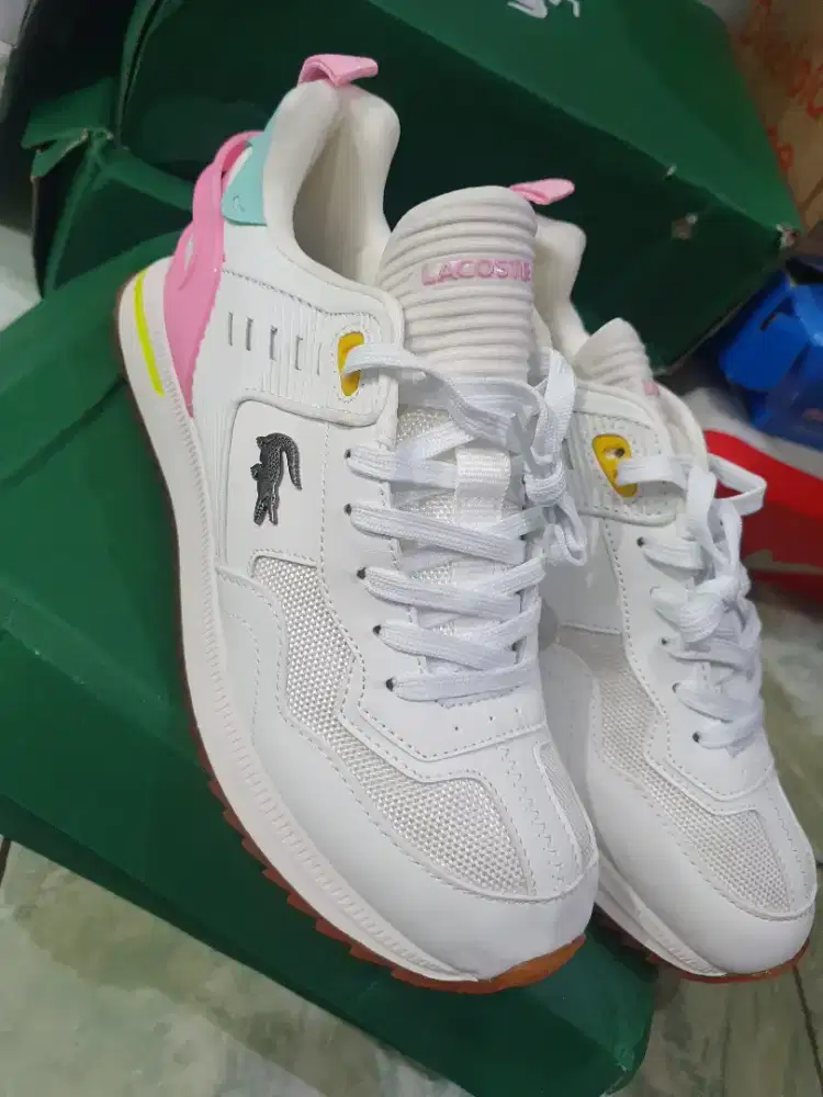 Sepatu Lacoste pink putih