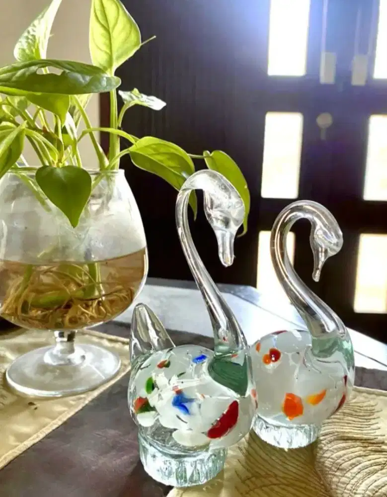 Pajangan angsa kristal