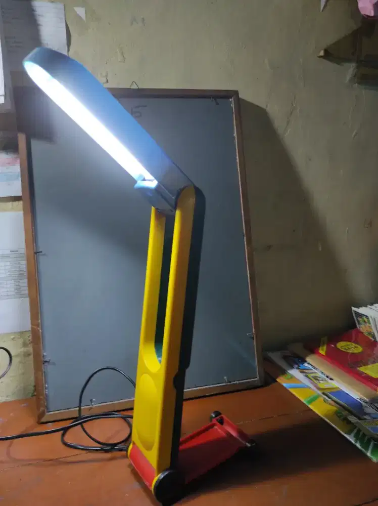 Lampu meja kerja belajar Benetton lawas jadul unik