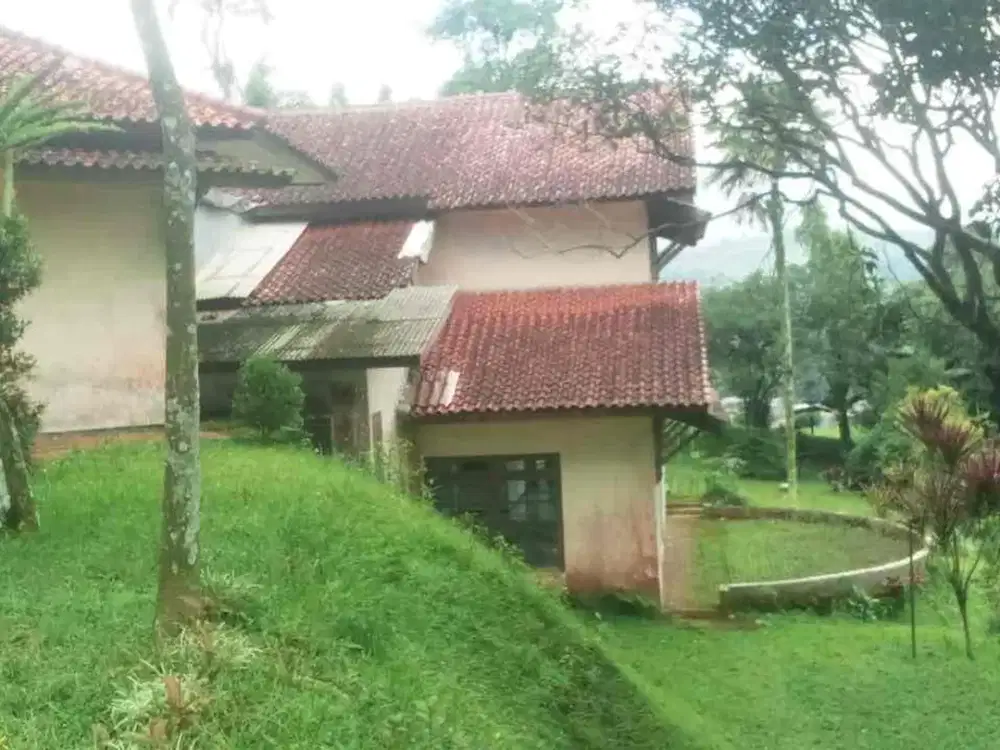 FS VILLA DIJALAN RAYA PUNCAK