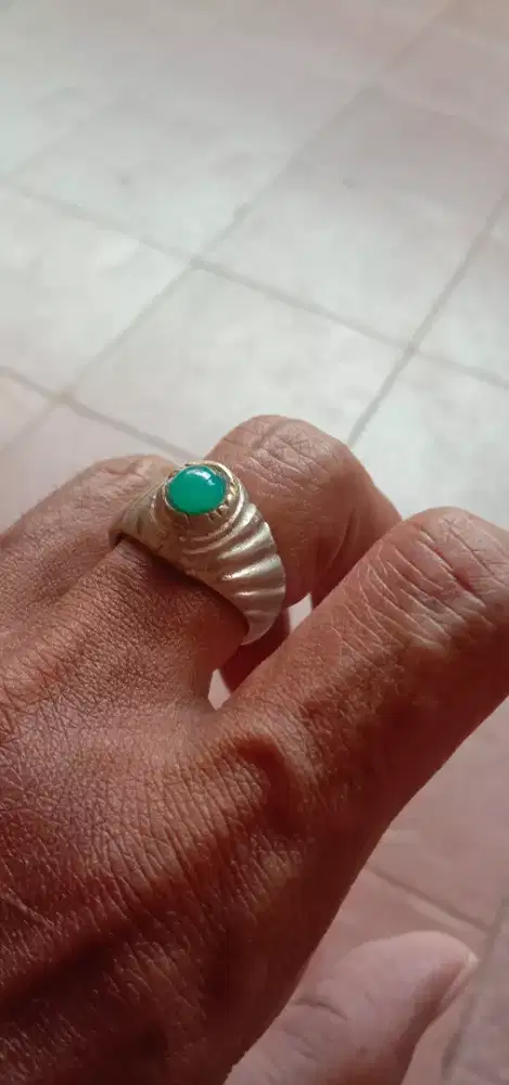 Cincin batu bacan kristal Minion