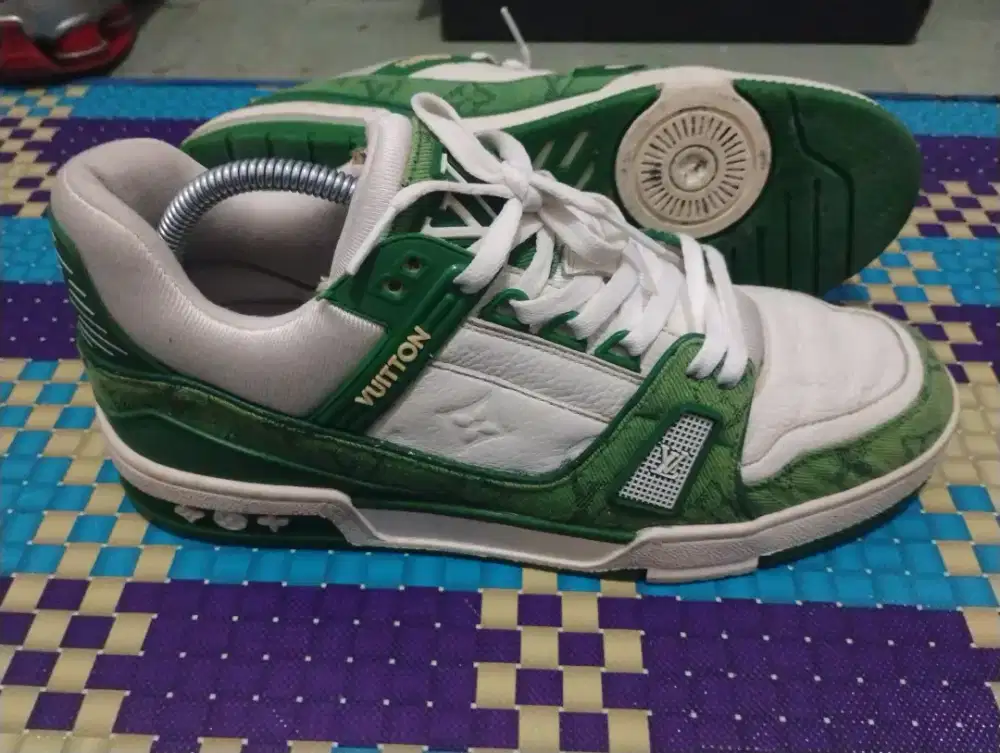 Sepatu LV Louis Vuitton Trainer
