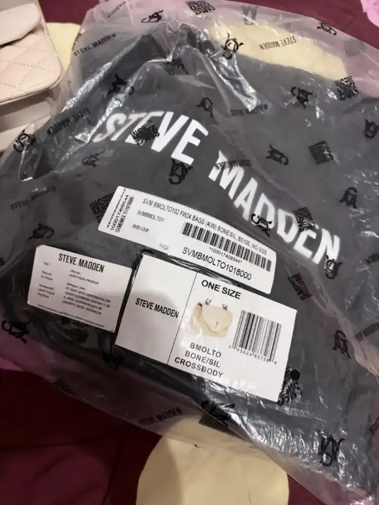 Steve Madden Bmolto Cross Body very good condition,