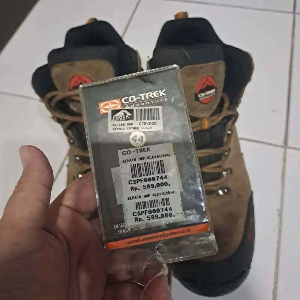 Sepatu Gunung Co-Trek