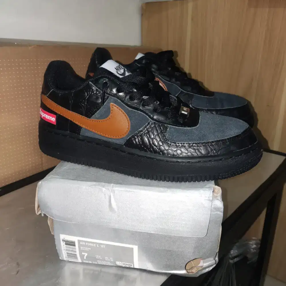 Dijual Cepat Sepatu Nike Air F1 Size 40, Full Kulit warna Hitam