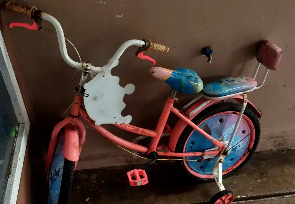 Sepeda pink anak cewe