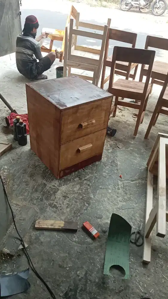 Laci terbuat dari kayu bernuansa jadul unik