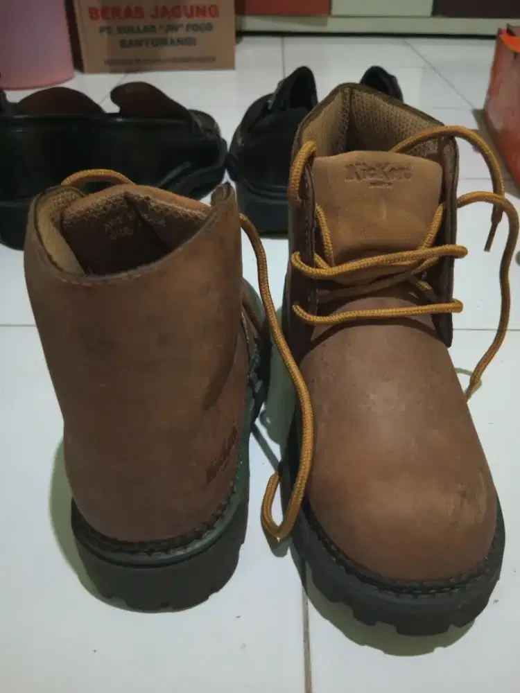 Sepatu boot fashion Kickers original