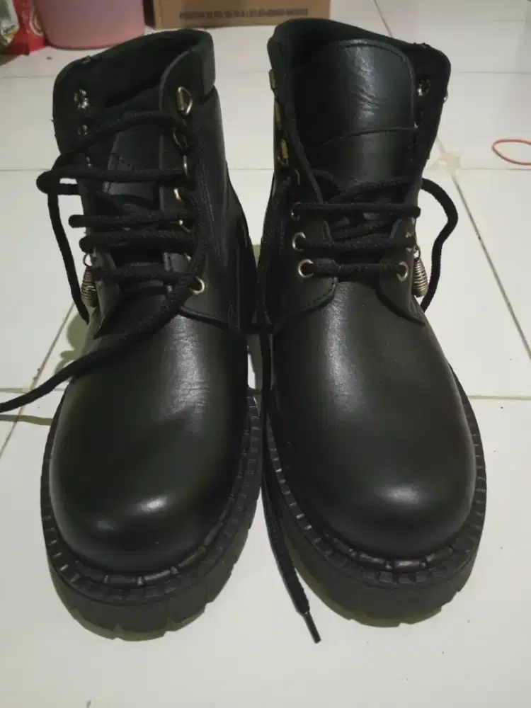 Sepatu boot fashion Master King