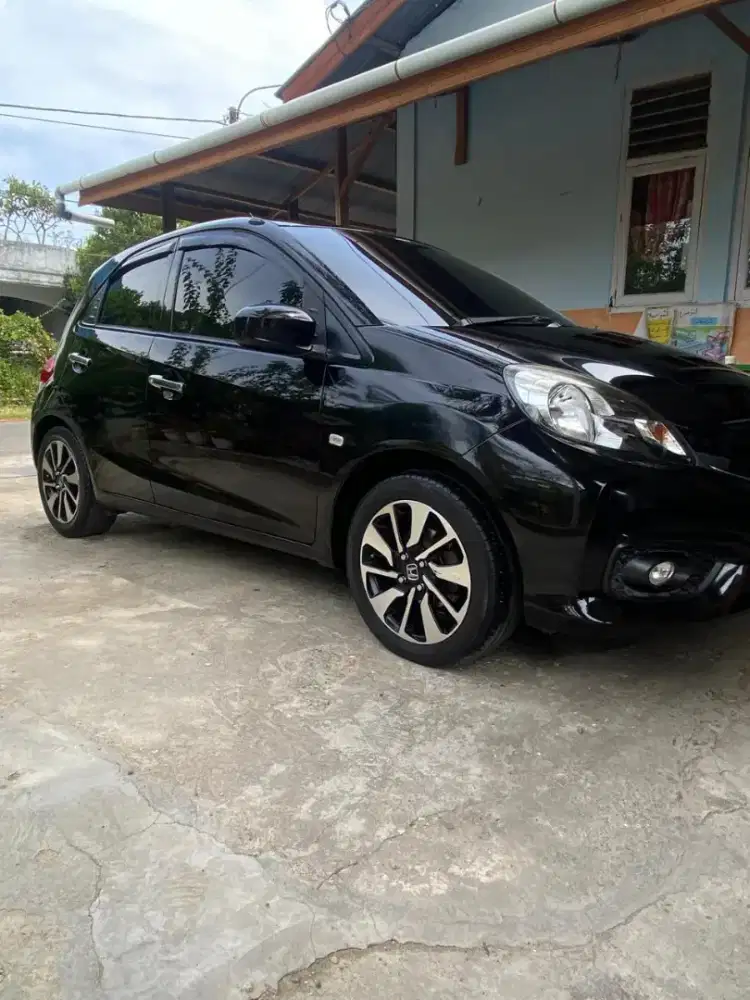 Dijual Karena lagi butuh dana
Mobil BRIO