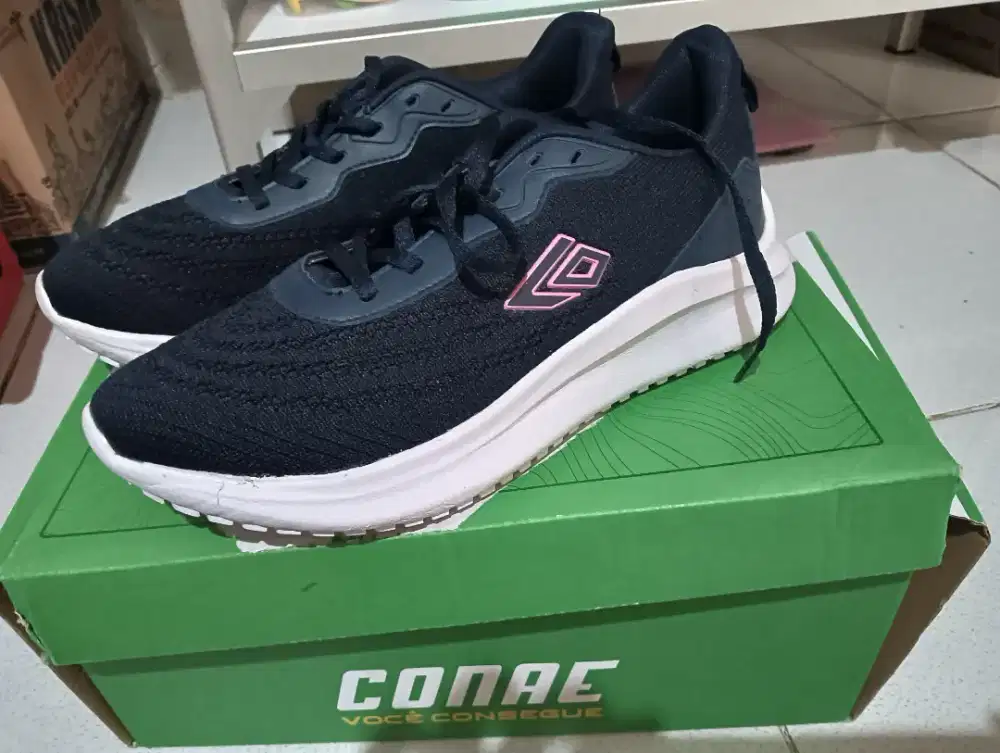 Sepatu Olahraga/Lari