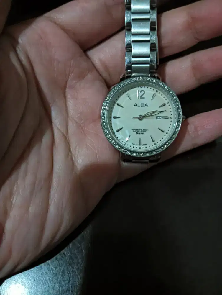 Jam tangan Alba