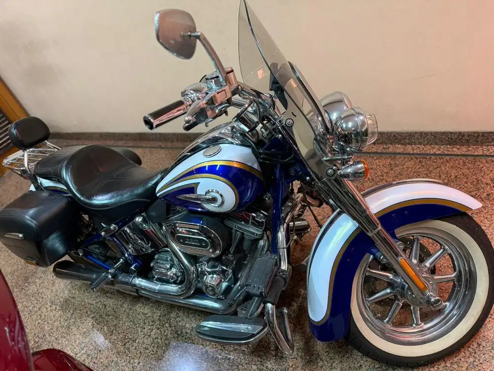 Harley Davidson Softail Deluxe CVO Screaming Eagle (Rare)