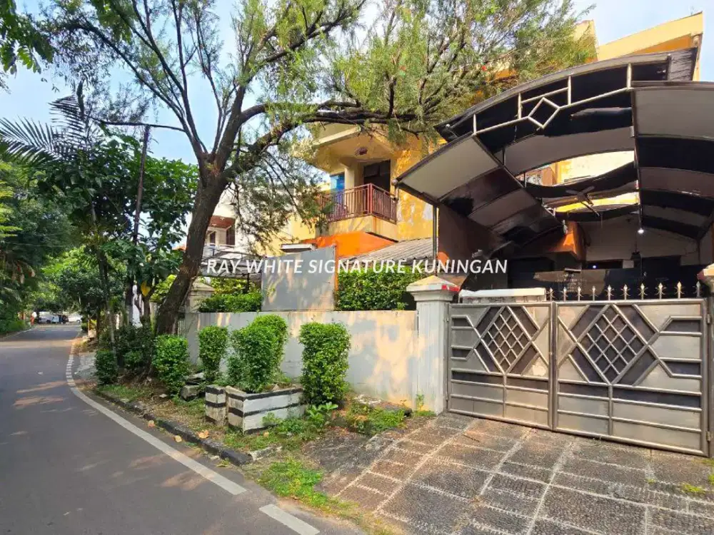 Rumah Lama Layak Huni di Jl Pam Baru I Pejompongan